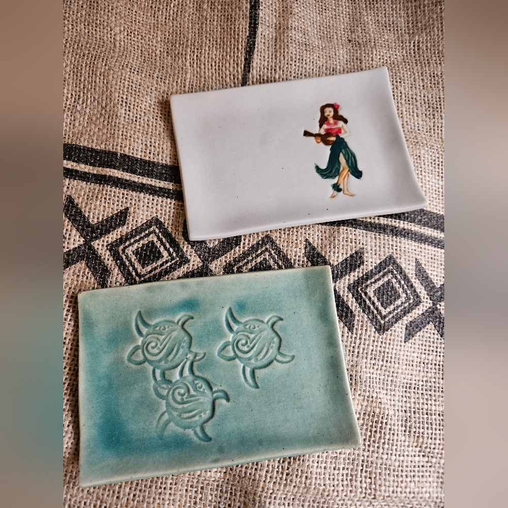 Two Hawaiian Themed Decorative Plates Hula Girl and Sea Turtles